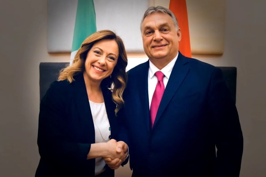 Премьер-министр Италии Джорджа Мелони убедила премьера Венгрии Виктора Орбана не препятствовать запуску переговоров о будущем членстве Украины в ЕС.