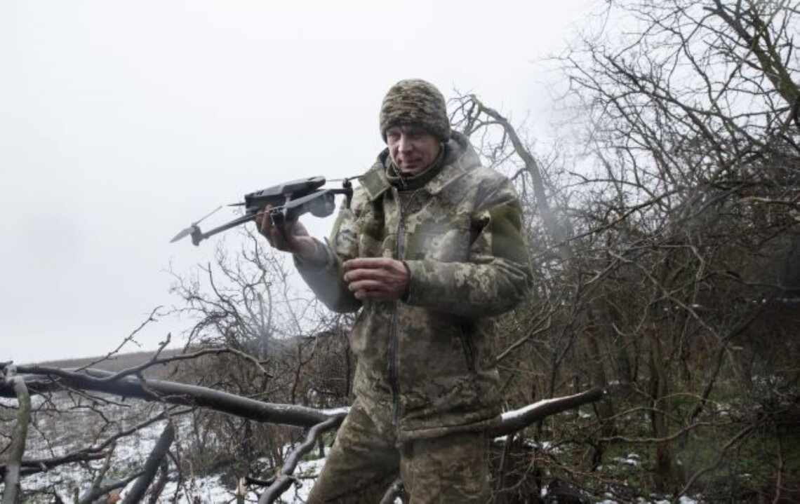 Украинские пограничники помешали инженерным работам оккупантов на Купянском направлении, использовав для этого дрон.