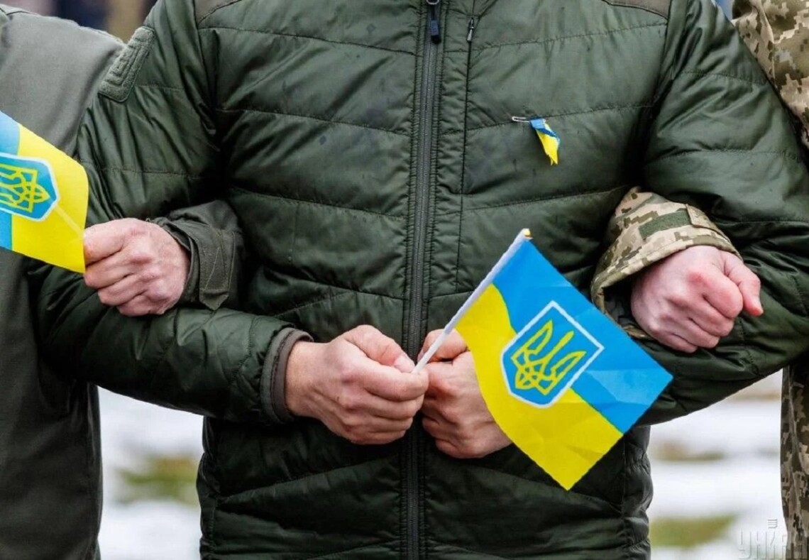 Президенту Владимиру Зеленскому доверяют 62 процентов украинцев, главнокомандующему ВСУ Валерию Залужному – 88 процентов. При этом большинство опрошенных одновременно доверяют им обоим.
