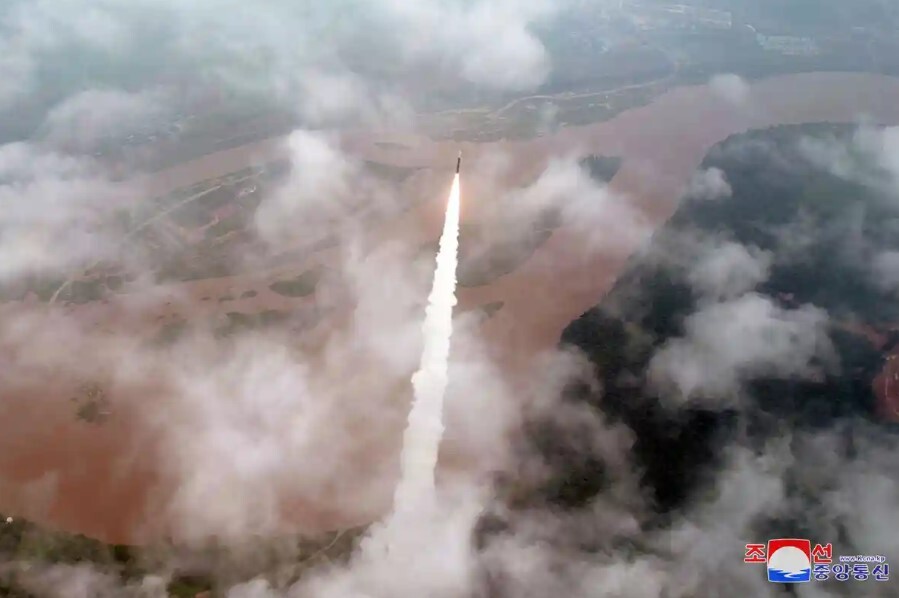 Запущенная КНДР 18 декабря межконтинентальная баллистическая ракета была твердотопливной. Она пролетела 1002,3 км.