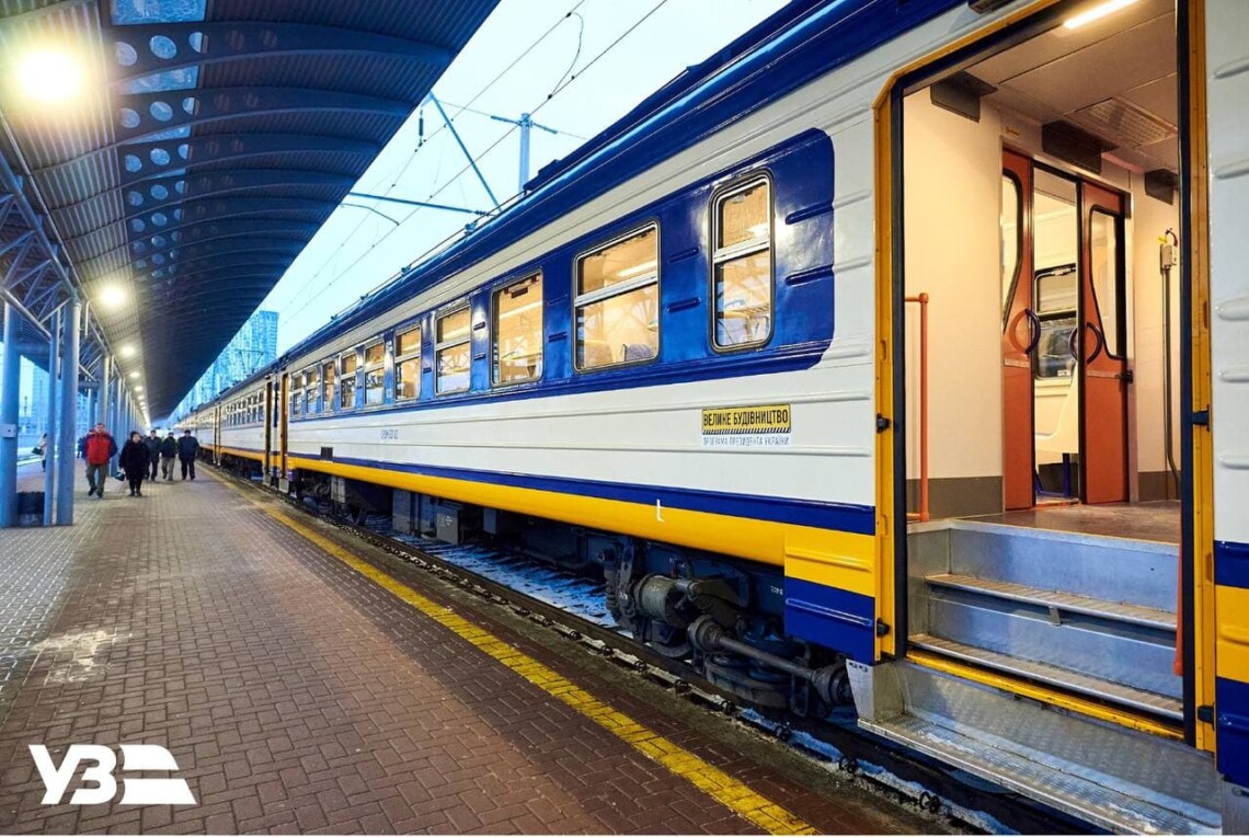В Днепре с 20 декабря запускают пригородный поезд Dnipro City Express. Он соединит город с пригородами и городами-сателлитами. Стоимость билета — от 12 до 18 гривен.