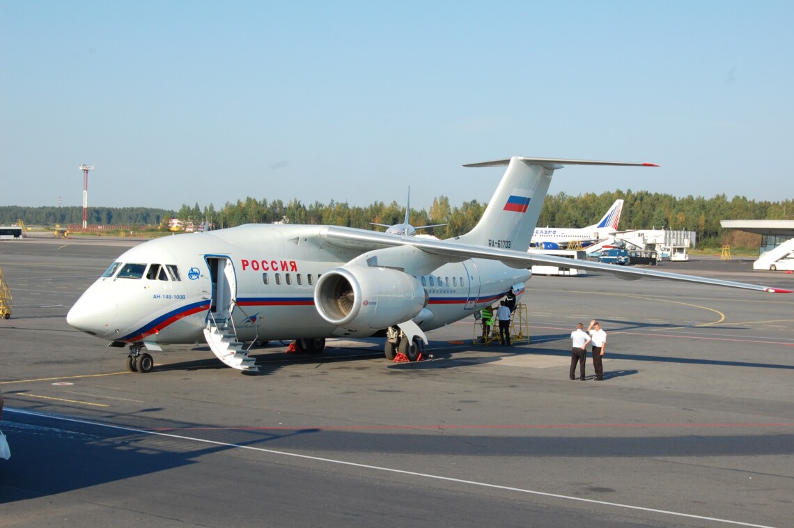 Речь идёт о двух среднемагистральных пассажирских самолётах Ан-148-100Е. Украина хочет их конфисковать через суд.