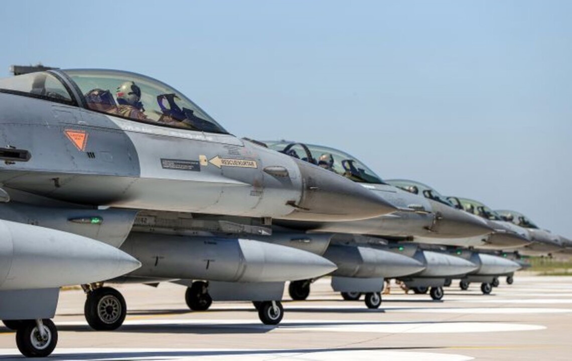 Польша совместно с американскими союзниками подняли в небо четыре истребителя F-16 на фоне утренней атаки россии по Украине 2 января.