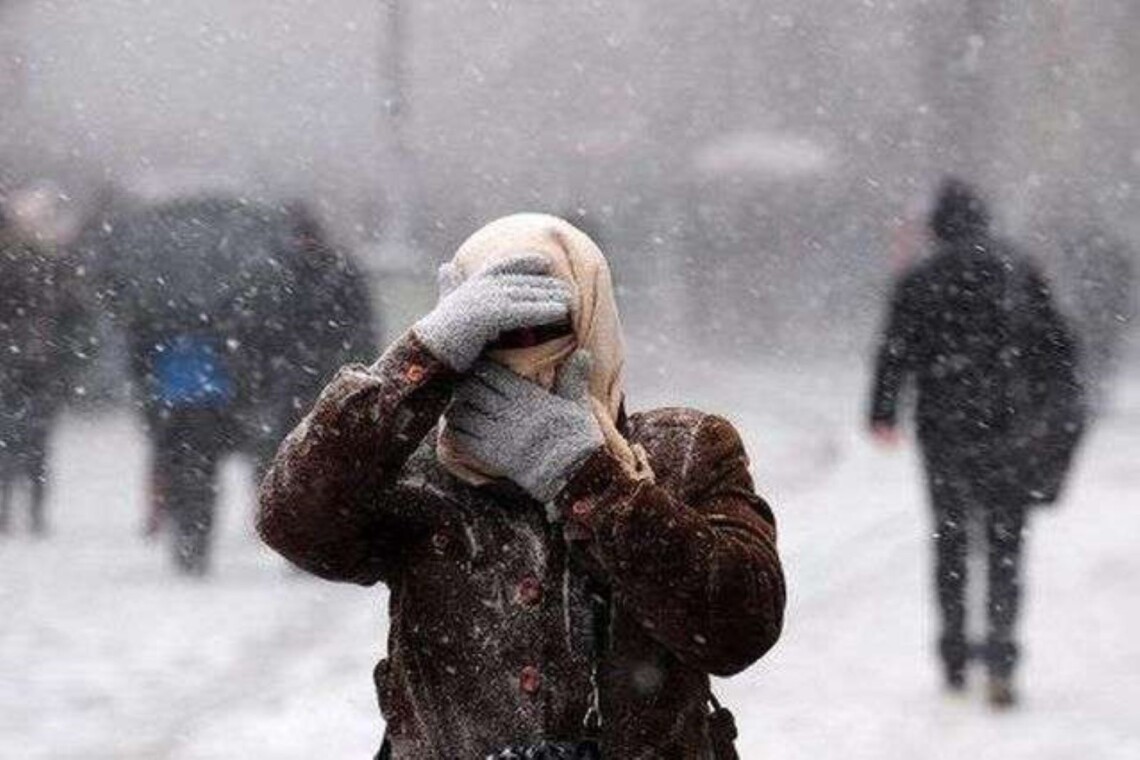 В большинстве областей Украины в воскресенье, 7 января, ожидается гололедица, налипание мокрого снега и метель.