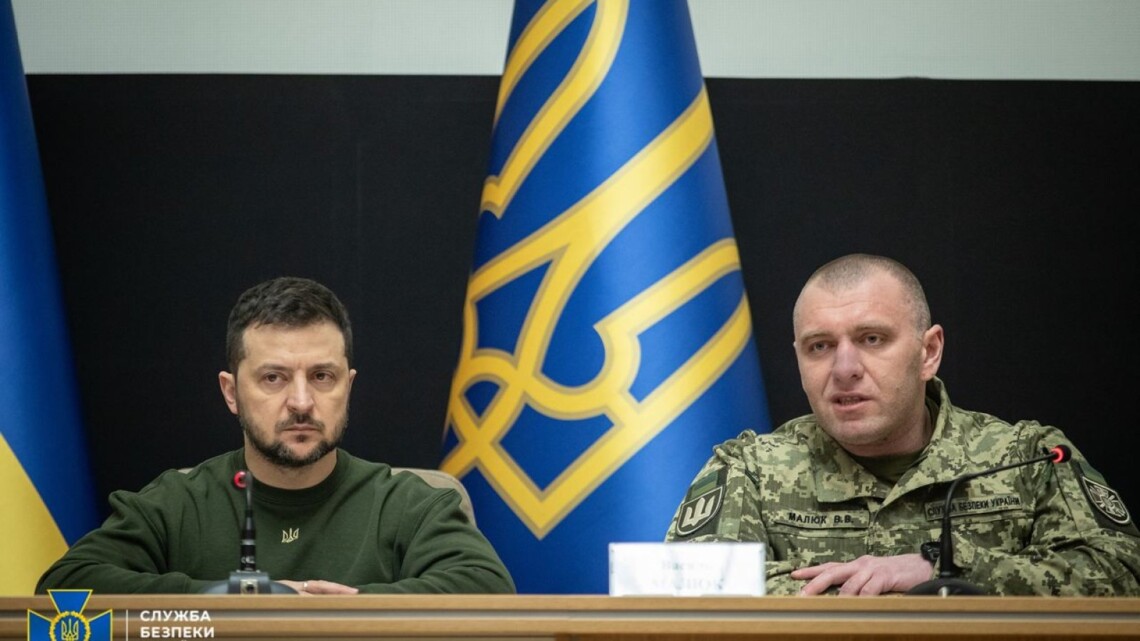 Зеленский присвоил новые воинские звания главе Службы безопасности Украины Василию Малюку и его заместителю.