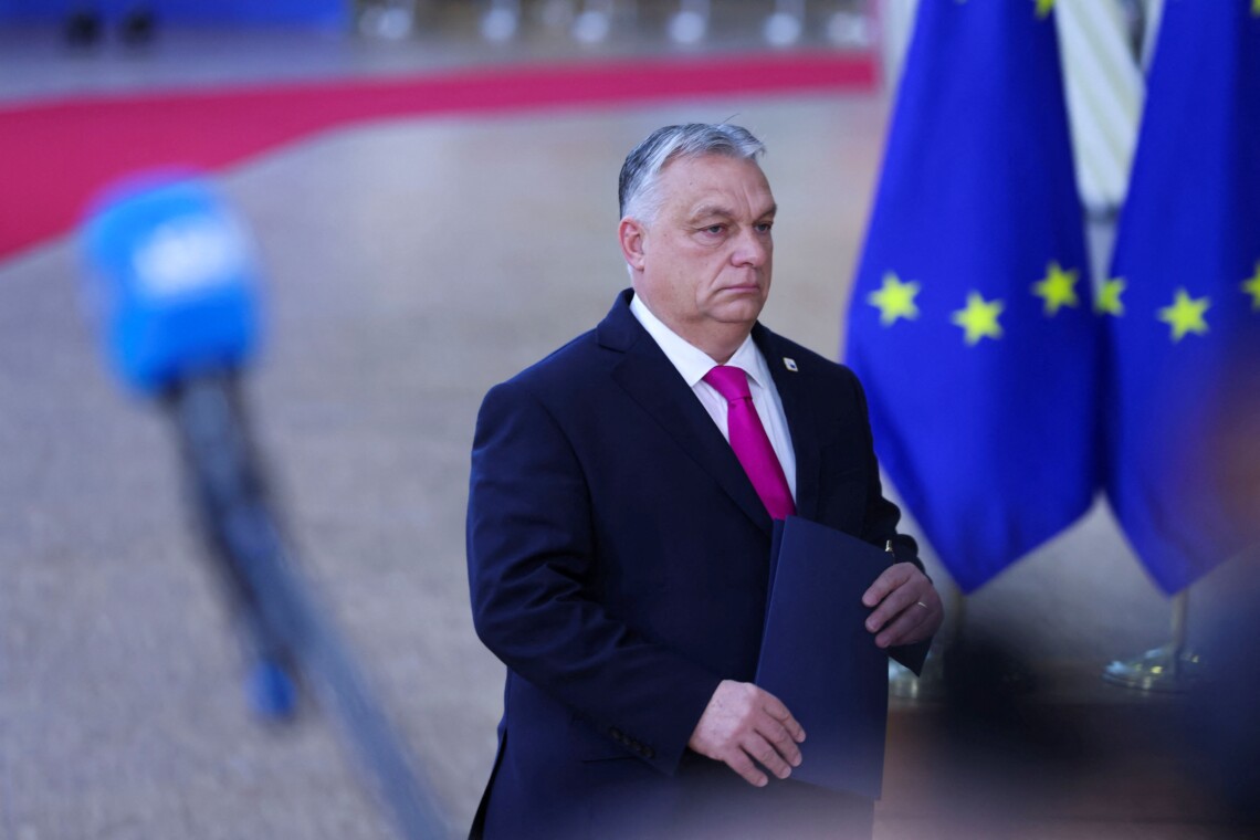 Венгрия готова снять вето на выделение Украине 50 млрд евро, но хочет, чтобы финансирование пересматривалось ежегодно. На практике это дало бы Будапешту возможность каждый год блокировать помощь ЕС.