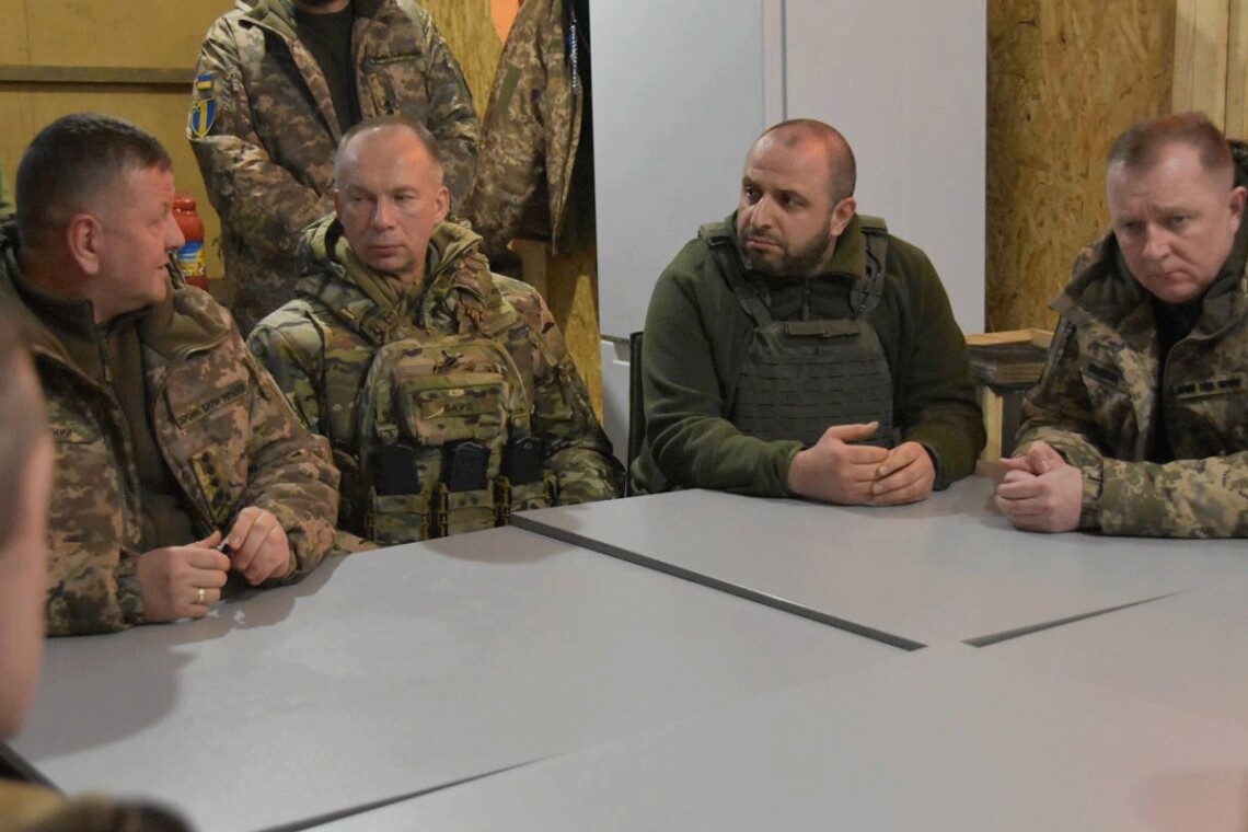 Умеров и Залужный посетили позиции воинов на Харьковщине и обсудили ситуацию на Купянском направлении.