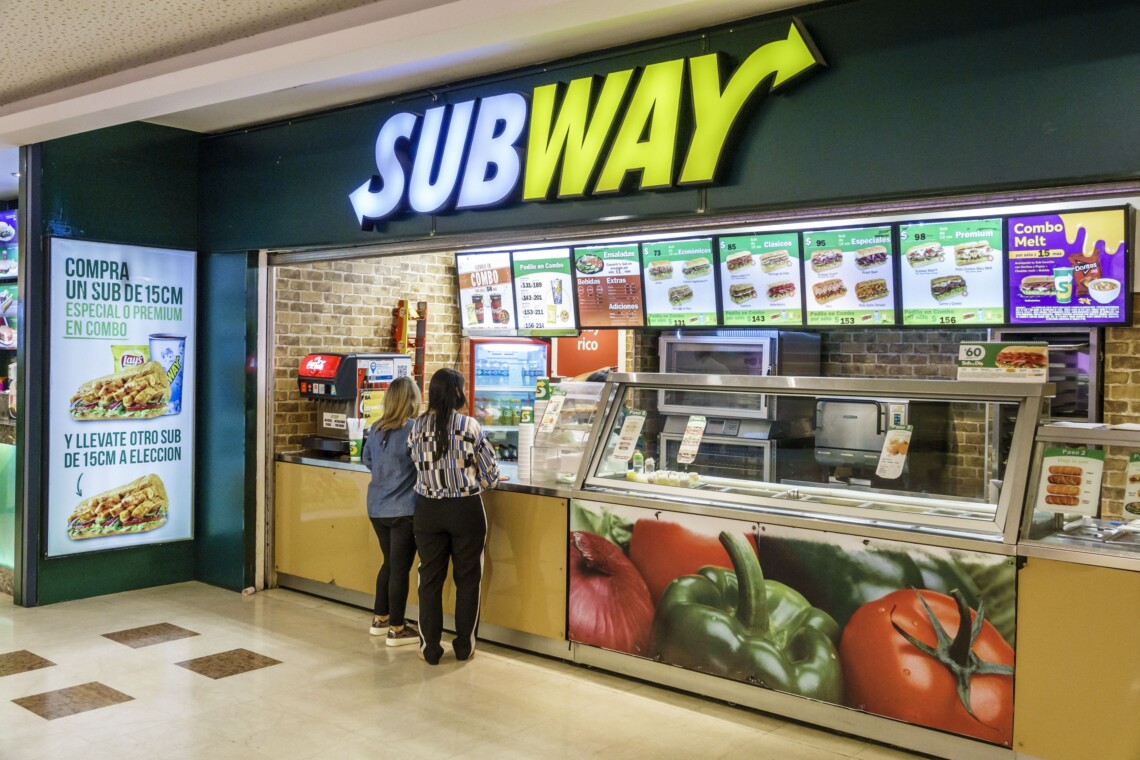 Американская сеть ресторанов быстрого питания Subway пополнила список международных спонсоров войны.