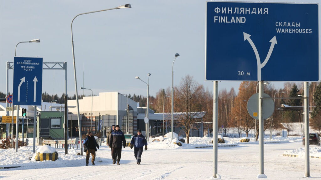 Правительство Финляндии приняло решение продлить закрытие контрольных пунктов пропуска на границе с россией ещё на месяц – до 11 февраля.