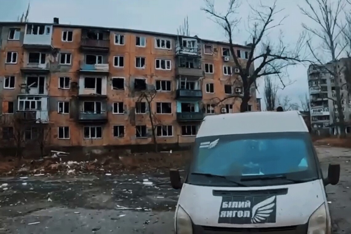 В городе Авдеевка Донецкой области остаются более 1100 жителей, и все они — в опасности из-за обстрелов.