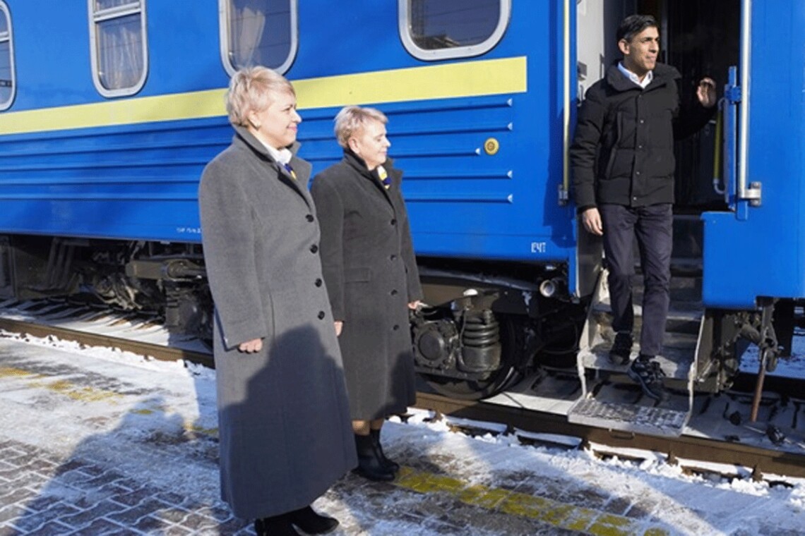 Премьер-министр Британии Риши Сунак прибыл с визитом в Киев. Ожидается его встреча с Владимиром Зеленским.