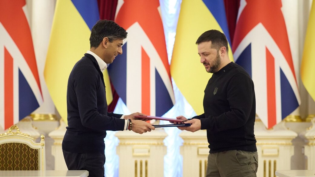 Президент Украины Владимир Зеленский и премьер-министр Британии Риши Сунак подписали в Киеве двусторонее соглашение в сфере безопасности.