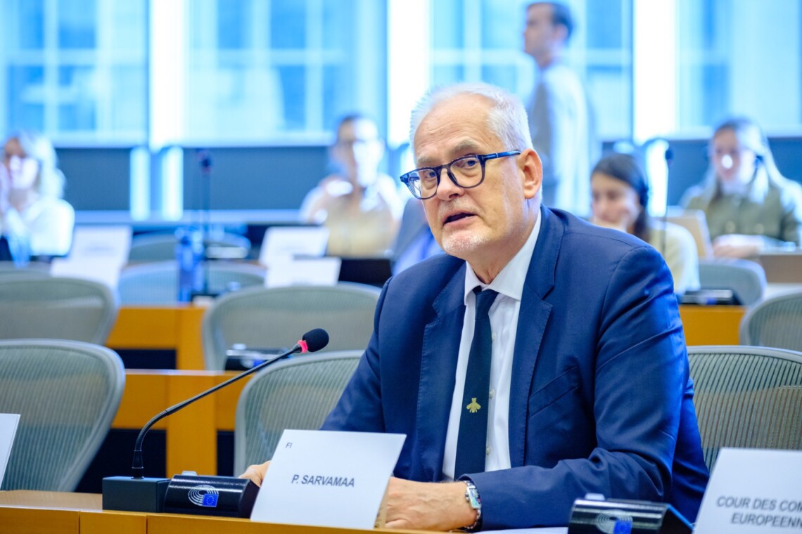 Депутат Европейского парламента от Финляндии Петри Сарвамаа собрал необходимые 120 подписей под петицией о лишении Венгрии права голоса в Совете Евросоюза.