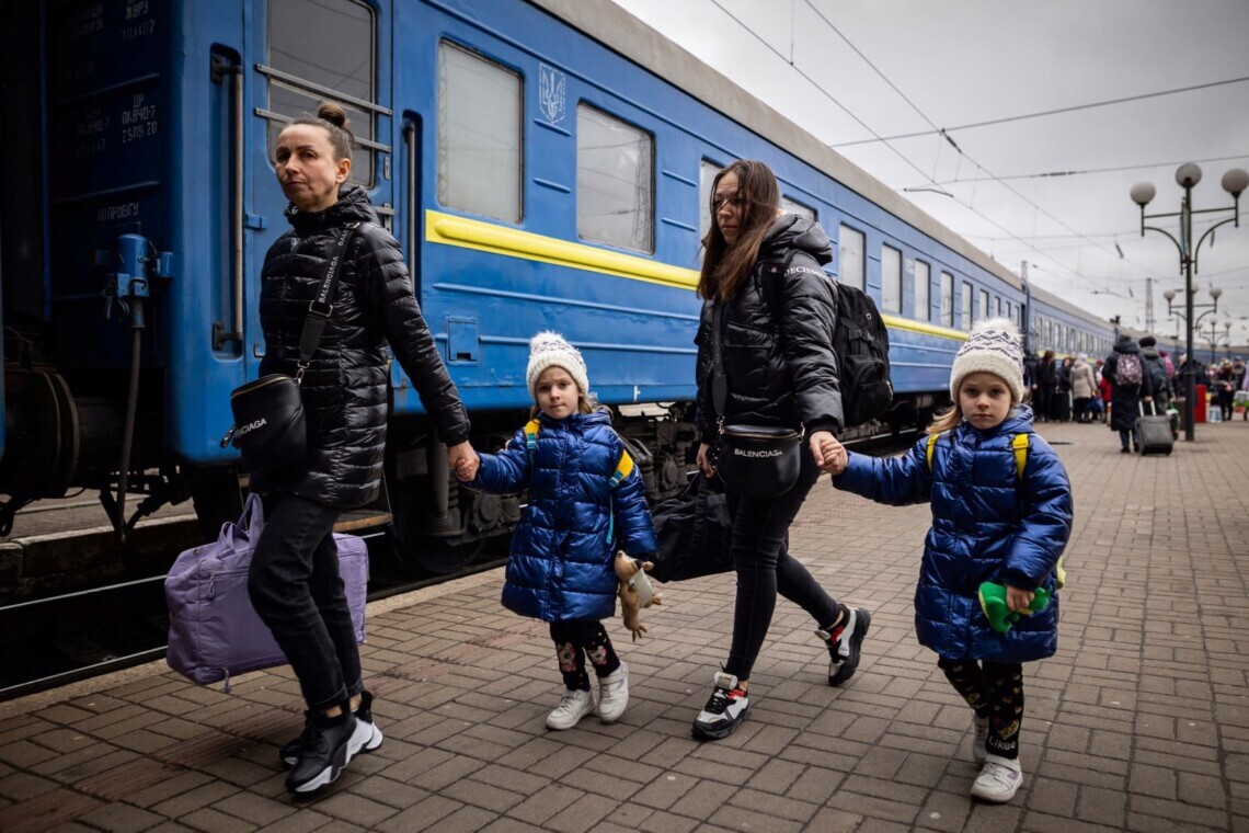 С деоккупированных территорий Херсонщины эвакуировали 31 жителя, из них – 4 ребёнка. На поезде выехали 13 жителей, автотранспортом – 18.