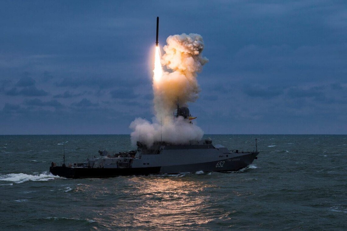 Российская корабельная группировка в Черном море пополнилась малым ракетным кораблем, общий залп Калибров увеличился до 16 ракет.