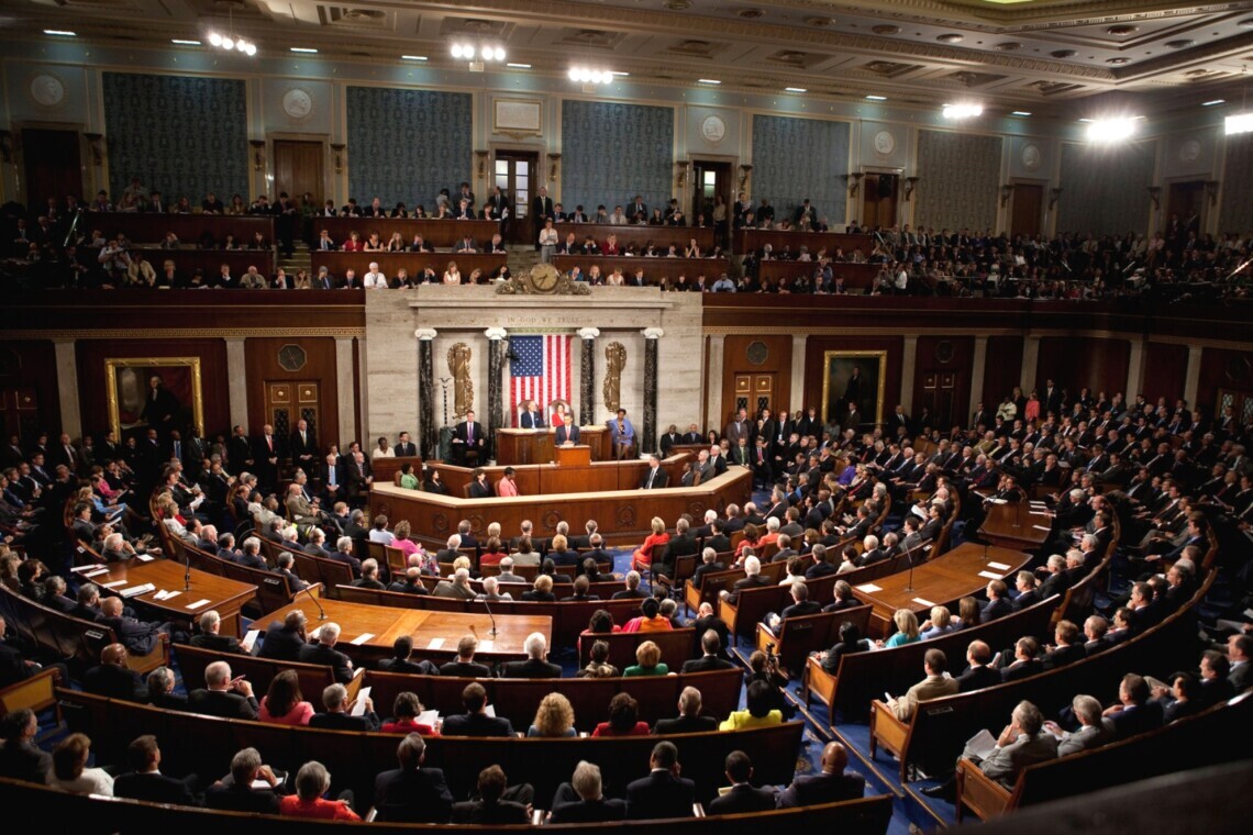 Конгресс США принял законопроект о предотвращении приостановки работы правительства и отправил его на подпись президенту США Джо Байдену.