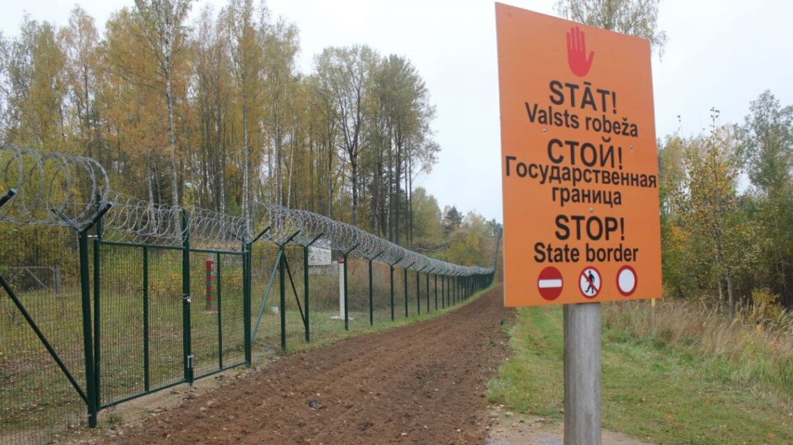 Правительства Эстонии, Латвии и Литвы договорились о создании совместной балтийской оборонительной зоны на границе с россией и Беларусью.