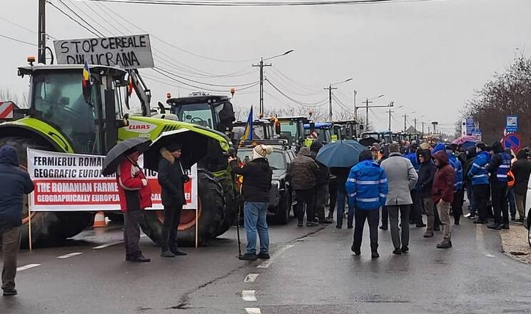 Сегодня, 20 января, румынские фермеры завершили акцию протеста и разблокировали пункт пропуска Халмеу-Дякове.