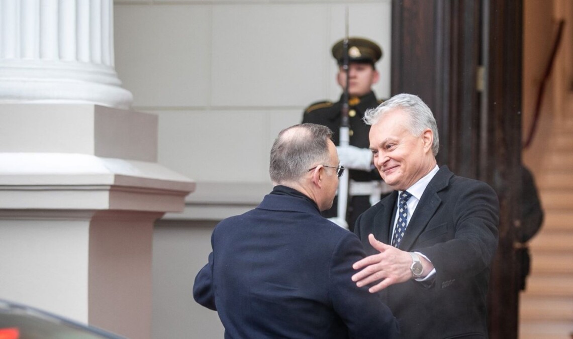 В Вильнюсе 21 января прошла встреча президентов Литвы и Польши. Дуда и Науседа обсудили вопросы сотрудничества стран, региональной безопасности и поддержки Украины.