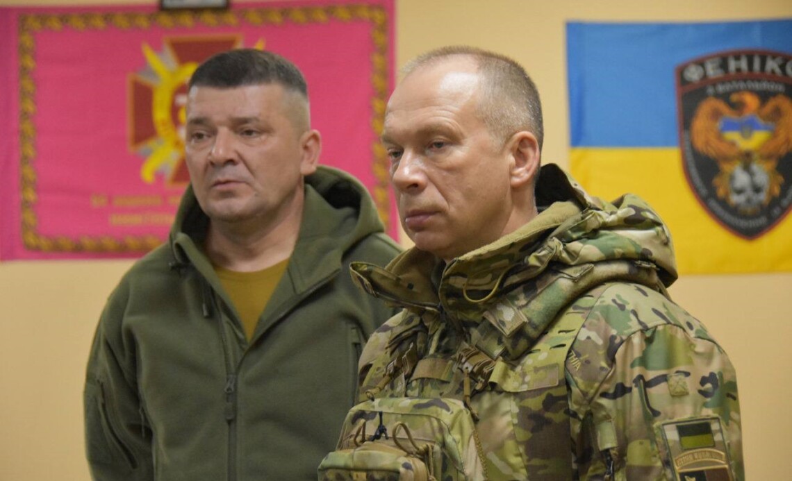 Командующий Сухопутными войсками Александр Сырский посетил позиции украинских войск на Северском и Бахмутском направлениях Донецкой области.
