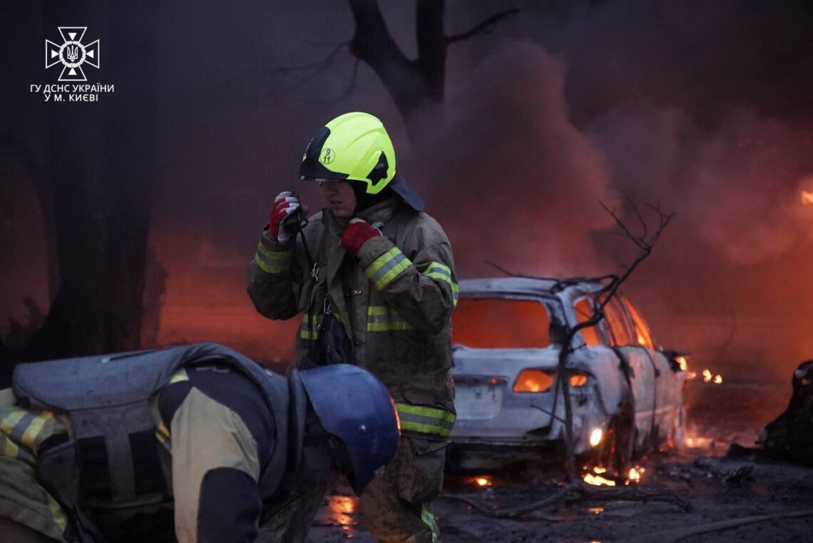 В Киеве 18 пострадавших в результате ракетной атаки. Сбито больше 20 воздушных целей, повреждены здания и дома в Соломенском, Святошинском и Печерском районах.
