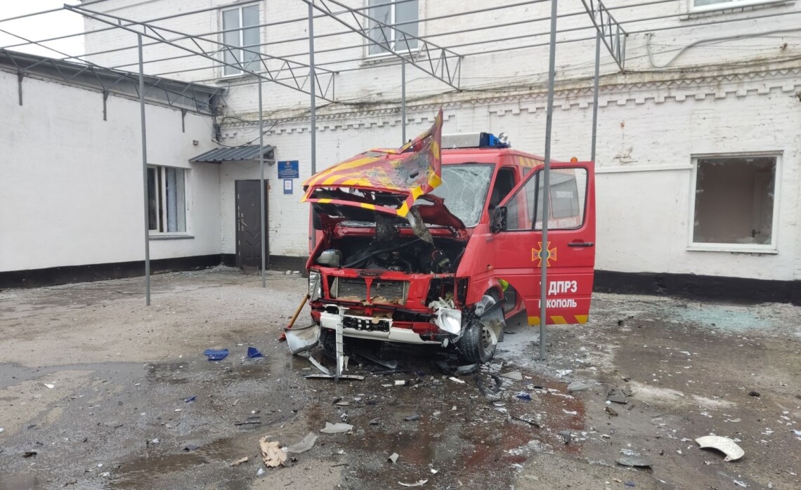Оккупационные войска рф во вторник, 23 января, совершили три прицельные атаки по украинским спасателям. Один пожарный пострадал.