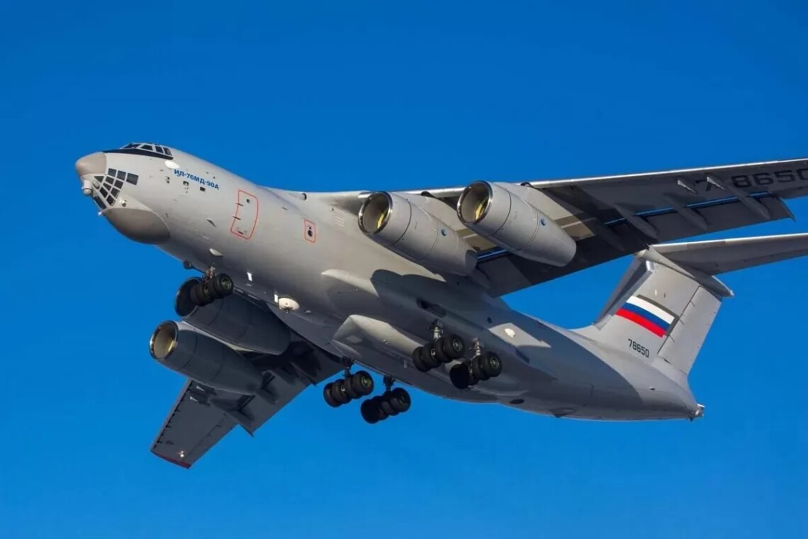 Российский военный самолёт Ил-76 упал утром в Белгородской области. Информации о жертвах пока нет.
