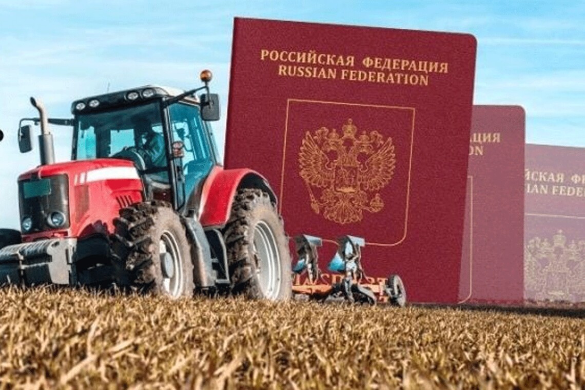 Оккупанты угрожают изъять сельхозтехнику у местных фермеров, не получивших российские документы.