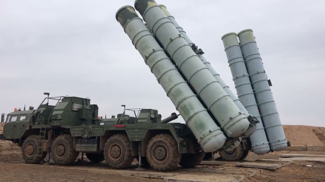Украинские партизаны во время разведки под Москвой обнаружили зенитно-ракетные комплексы С-400 и радиолокационные станции врага.