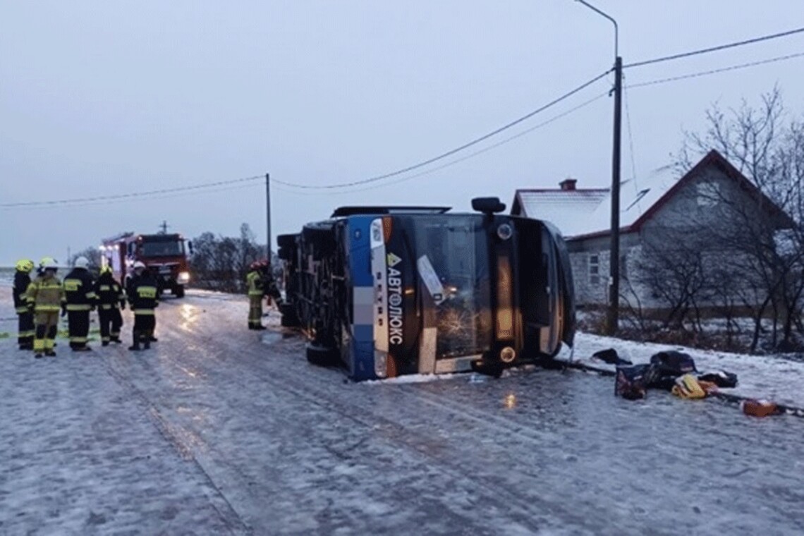 Спикер МИД Олег Николенко сообщил, что в результате аварии 20 украинцев получили травмы, они в больнице.