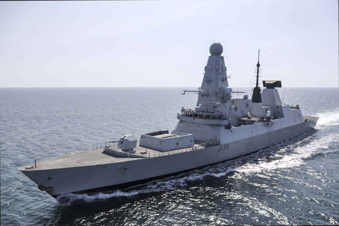 Эсминец HMS Diamond с помощью системы ЗРК Sea Viper HMS Diamond уничтожил атакующий его дрон.