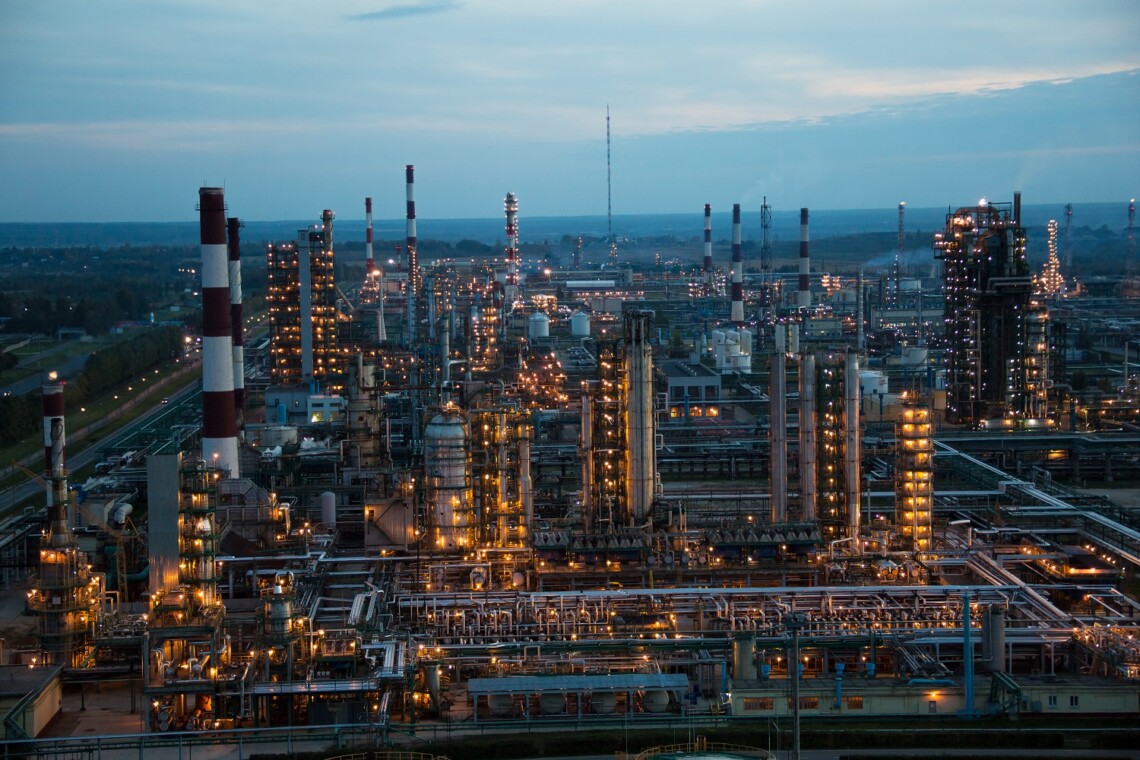 Утром дрон атаковал одно из крупнейших нефтеперерабатывающих предприятий центральной россии – завод в Ярославле.