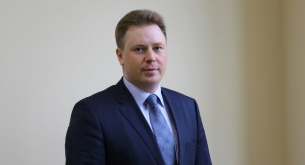 Овсянников возглавлял оккупированный россией город с 2017 по 2019 год. До этого и после этого он являлся заместителем министра промышленности и торговли рф.