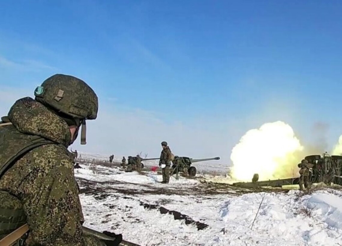 Российские войска за прошедшие сутки, 3 февраля, атаковали с артиллерии, минометов и авиации 25 населённых пунктов Харьковской области. Есть раненый и повреждения.