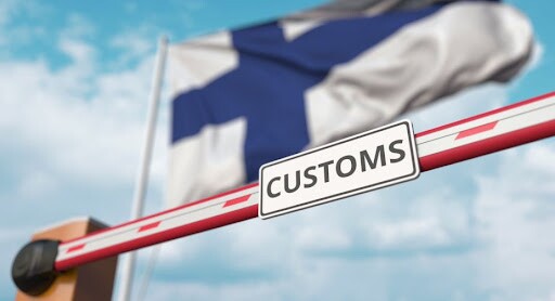 Согласно данным пограничной службы, на российской границе по-прежнему находятся сотни или даже тысячи граждан третьих стран, желающих приехать в Финляндию без надлежащих документов.
