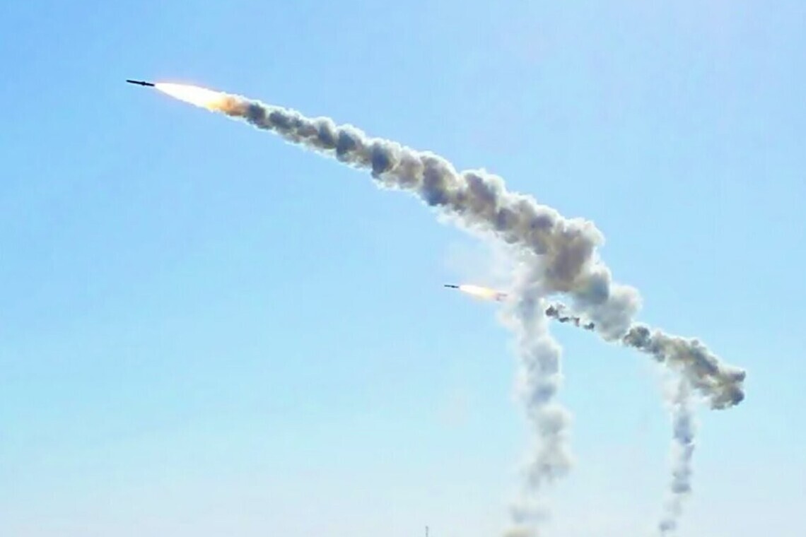 В Киеве снова взрывы из-за работы противовоздушной обороны. Россияне повторно запустили ракеты.