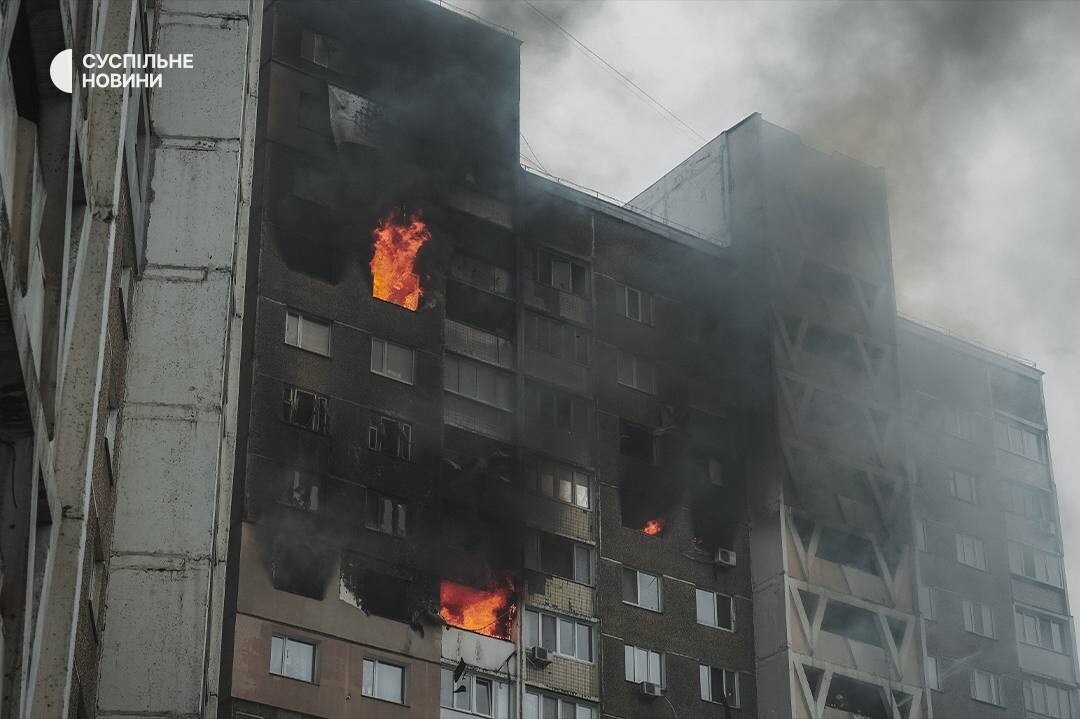 Владимир Зеленский, комментируя утреннюю ракетную атаку, сообщил, что в Киеве погибли два человека.