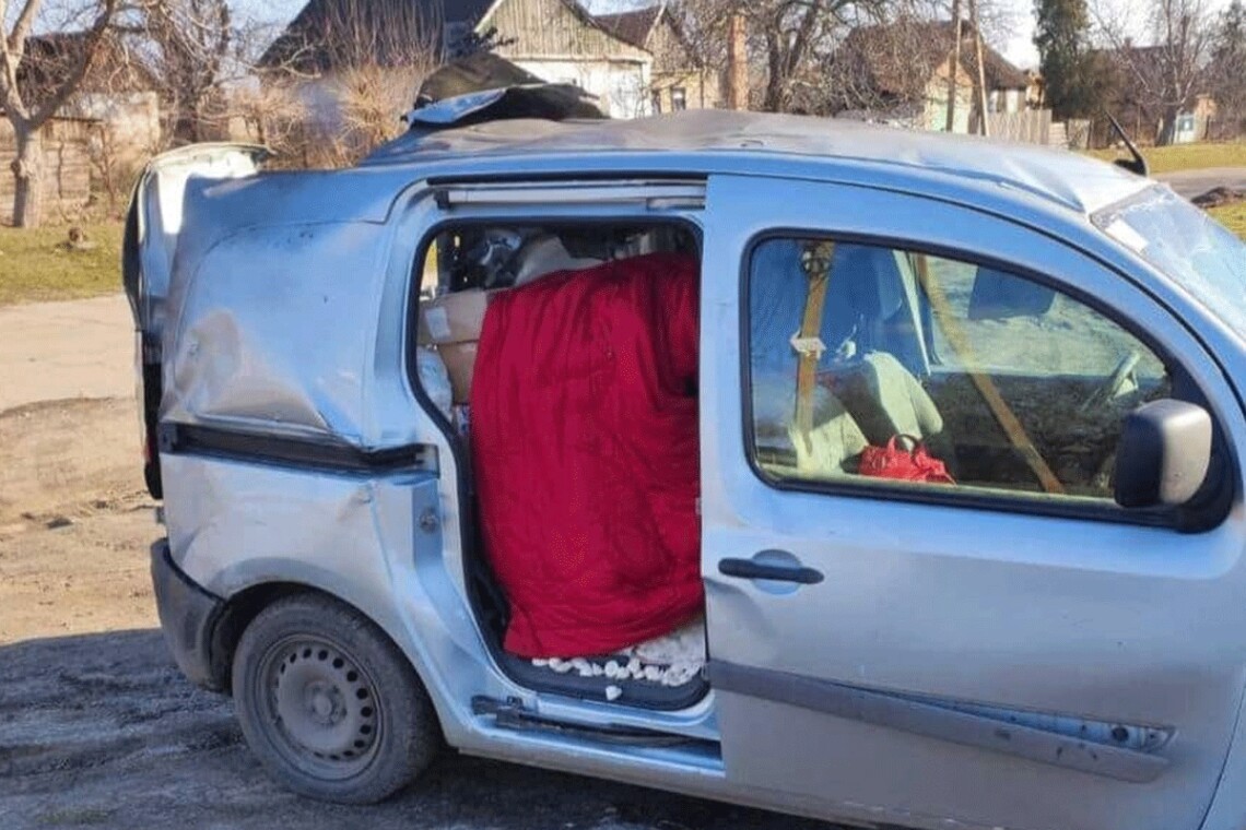 Оккупанты ударили дроном по Марганецкой общине в Днепропетровской области. БПЛА попал в авто с гражданскими.