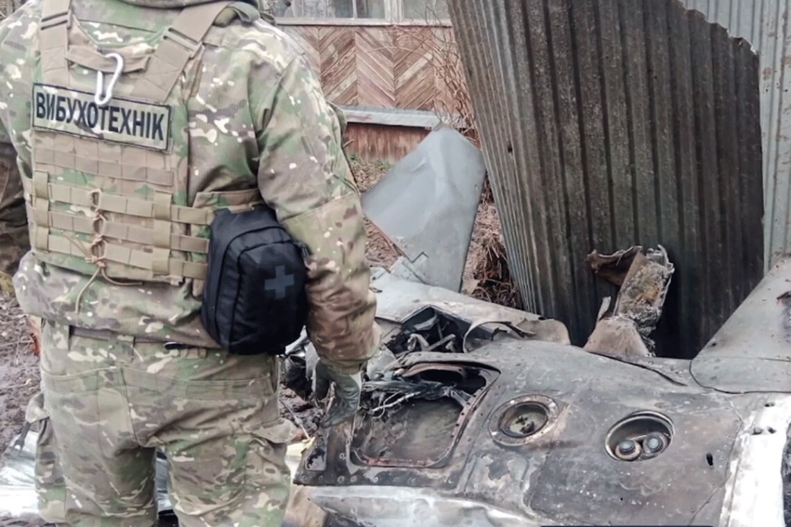 Боевую часть российской крылатой ракеты Х-101 нашли рядом с жилым домом в Киевской области.