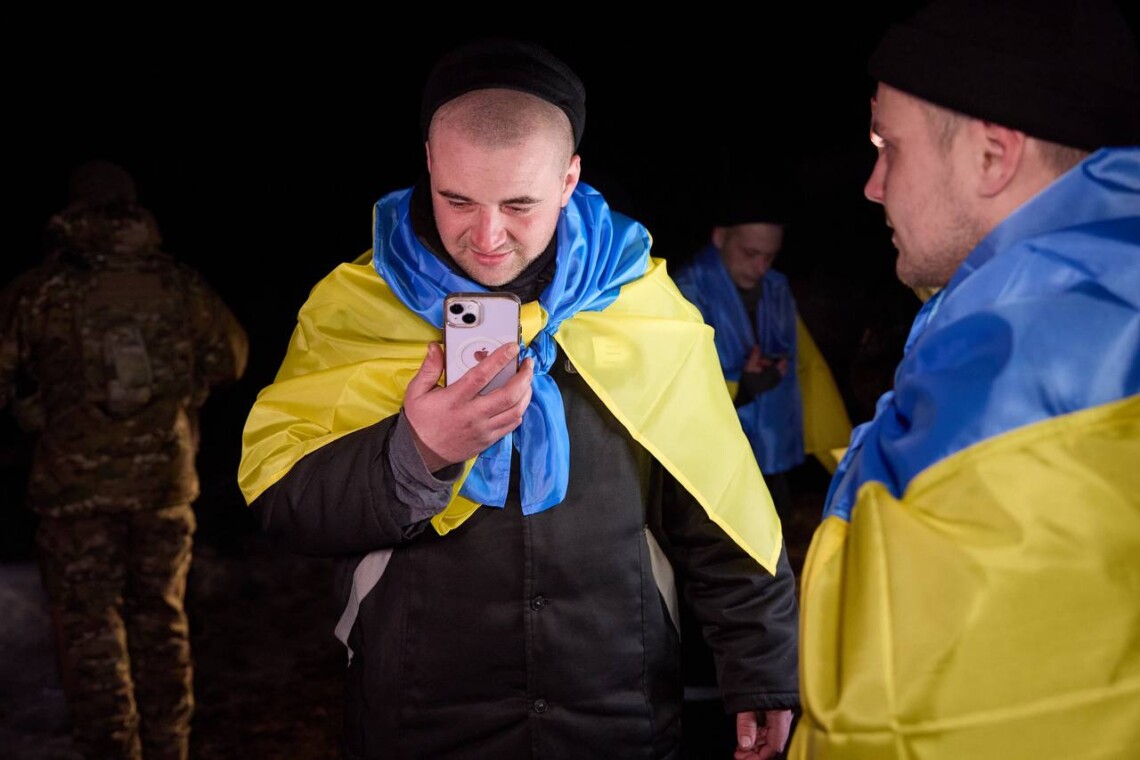 Украина провела очередной обмен пленными со страной-агрессором. В результате домой вернулись 100 военнослужащих.