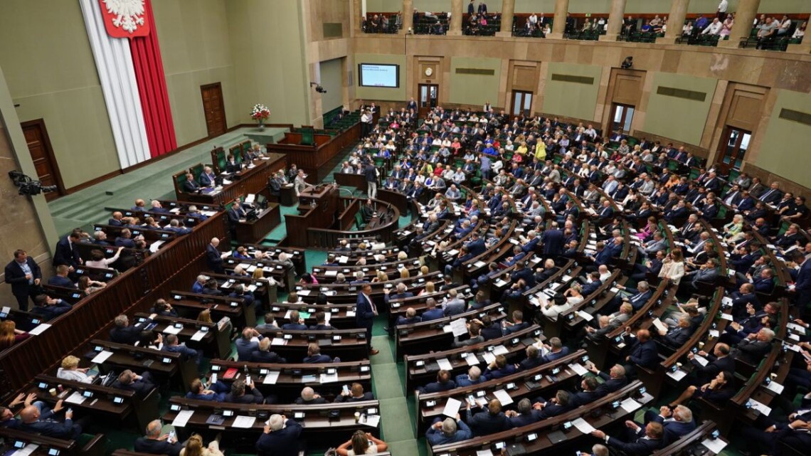 Польский Сейм на заседании 9 февраля проголосовал за внесение изменений в спецзакон, предусматривающий временную защиту для беженцев из Украины.
