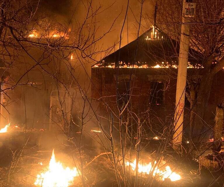 В Харькове в результате пожара в частном секторе, возникшем в результате атаки дронов-камикадзе, погибли семь человек, среди них дети.