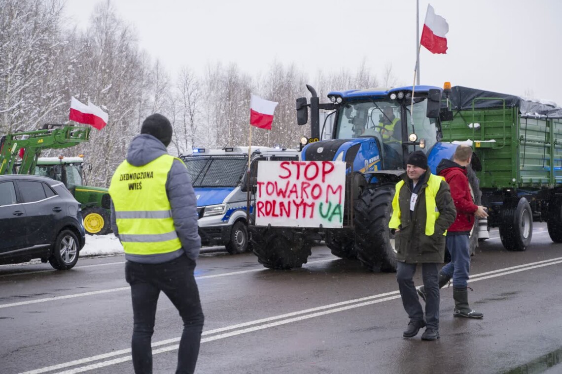 Польские фермеры расширили акции протеста ещё на два пункта пропуска на границе с Украиной и снова заблокировали для грузов КПП Шегини – Медика.
