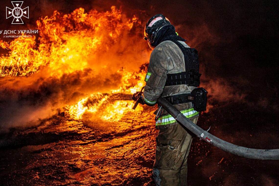 Только сегодня утром спасатели ликвидировали пожар на территории нефтебазы в Немышлянском районе, который возник 9 февраля.