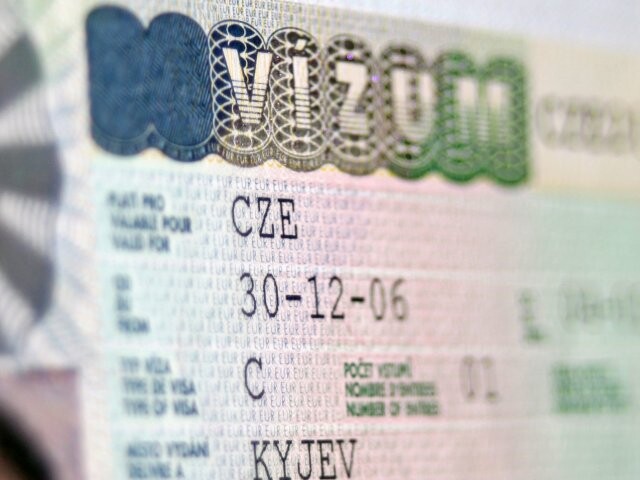 МИД Чехии предлагает для упрощения новое постановление правительства – без определенного срока действия. Соответствующий запрет сейчас действует до 31 марта.