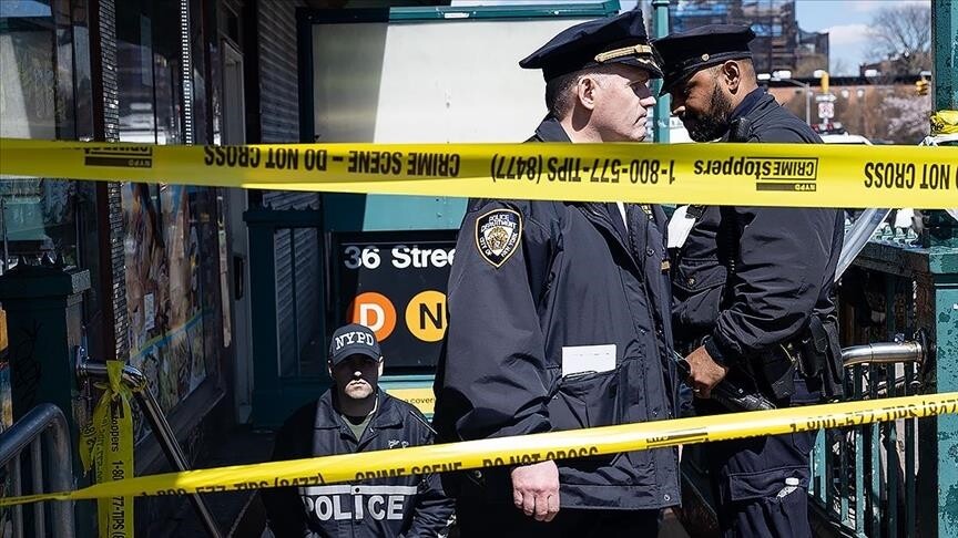 В метро Нью-Йорка неизвестный устроил стрельбу. Несколько человек ранены, есть погибший в результате инцидента.