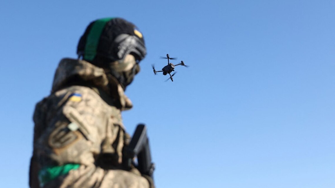 За прошедшую неделю операторам подразделений Армии дронов удалось ликвидировать более 300 оккупантов и десятки единиц военной техники врага.