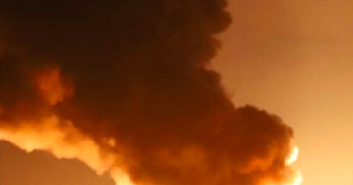 Ночью 15 февраля в Курском районе рф вспыхнул пожар на нефтебазе, россияне заявили о дроновой атаке.