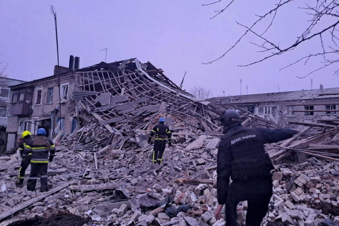 Количество жертв из-за обстрела рф посёлка Великий Бурлук Купянского района 14 февраля продолжает расти.