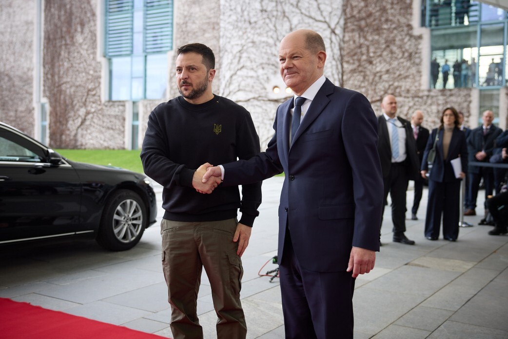 Президент Украины Владимир Зеленский и канцлер Германии Олаф Шольц подписали договор о сотрудничестве в сфере безопасности.